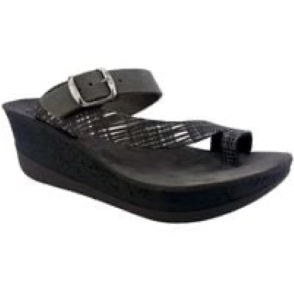 Fantasy Felisa Wedge Comfort Sandal in Black with Toe Strap Size 38 - Picture 2 of 11